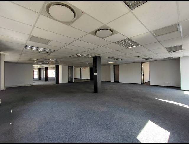 669M² OFFICE TO LET IN BRYANSTON